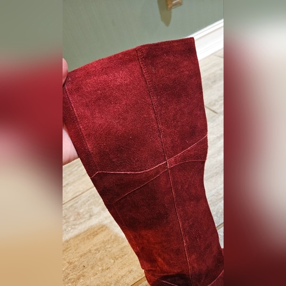 Vintage NINE WEST Suede Knee High Low Heel Boots In Burgundy Red. Size 7 - Picture 12 of 16